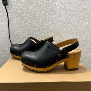 UGGs NWT Women’s size 8 Black Leather Lanni Clogs Mules Wooden Heel Cute💖